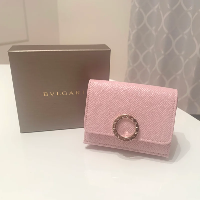 20代女子の愛用財布】BVLGARIミニ財布 | MORE