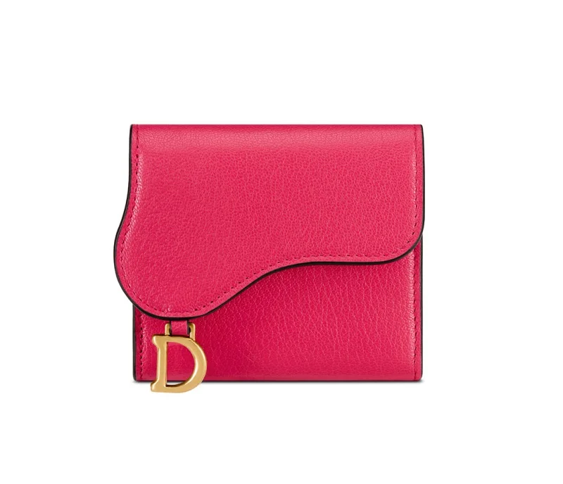 ディオールの新作三つ折り財布、ピンク