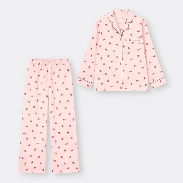 GUのピンクのイチゴ柄サテンパジャマ