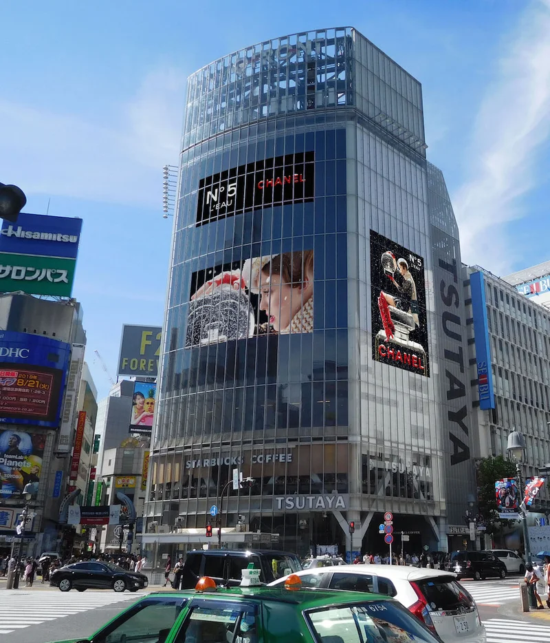 渋谷に『シャネル』のスノードームが出現！の画像_2