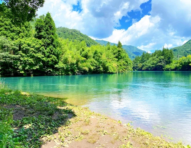 【夏色！四万ブルー】大自然に囲まれた湖でリフレッシュ