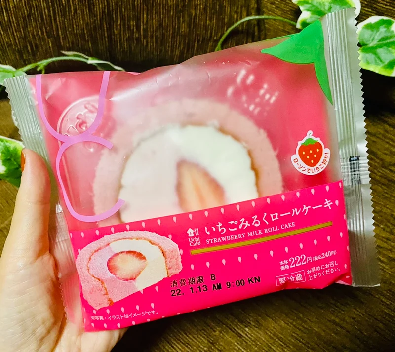 Uchi Café 苺みるくロールケーキ