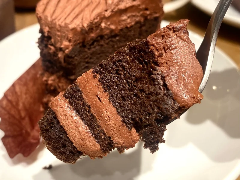スタバ新作バレンタイン「チョコレートケーキ」