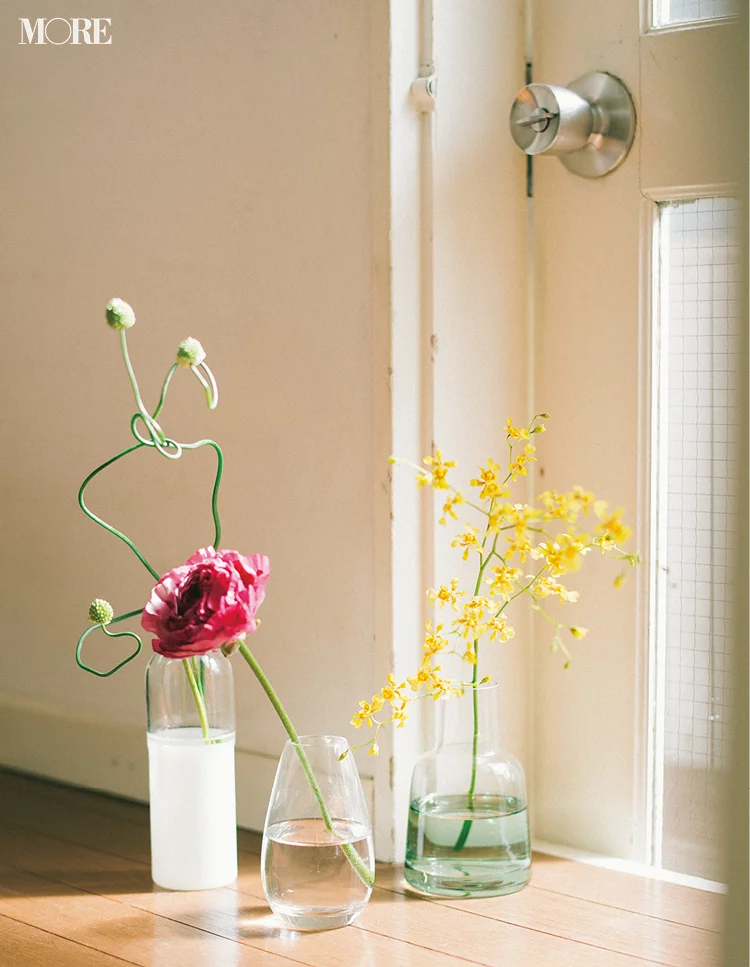 部屋に飾るのにおすすめの花瓶と一輪の花