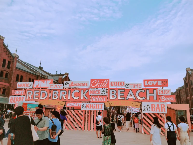 横浜赤レンガ倉庫に「プライベートビーチ」が出現!?まるでハワイ♡《RED BRICK BEACH》