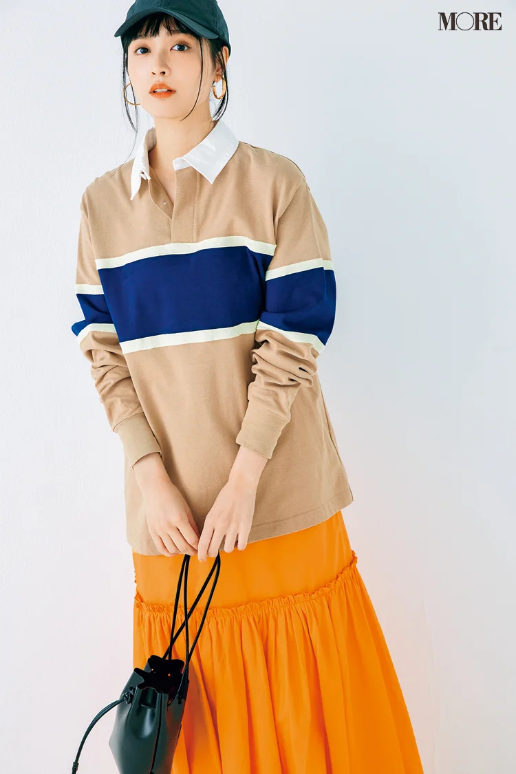 【今日のコーデ】ベージュのラガーシャツにオレンジのスカートを合わせた松本愛