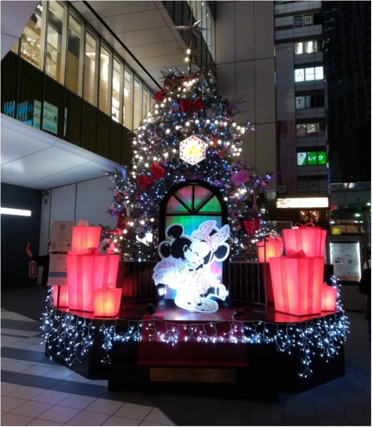 【クリスマスまであと2日！】クリスマスツリーでカウントダウン☆ ミッキー&ミニーがクリスマスデート♡ディズニーツリー＠渋谷ヒカリエ
