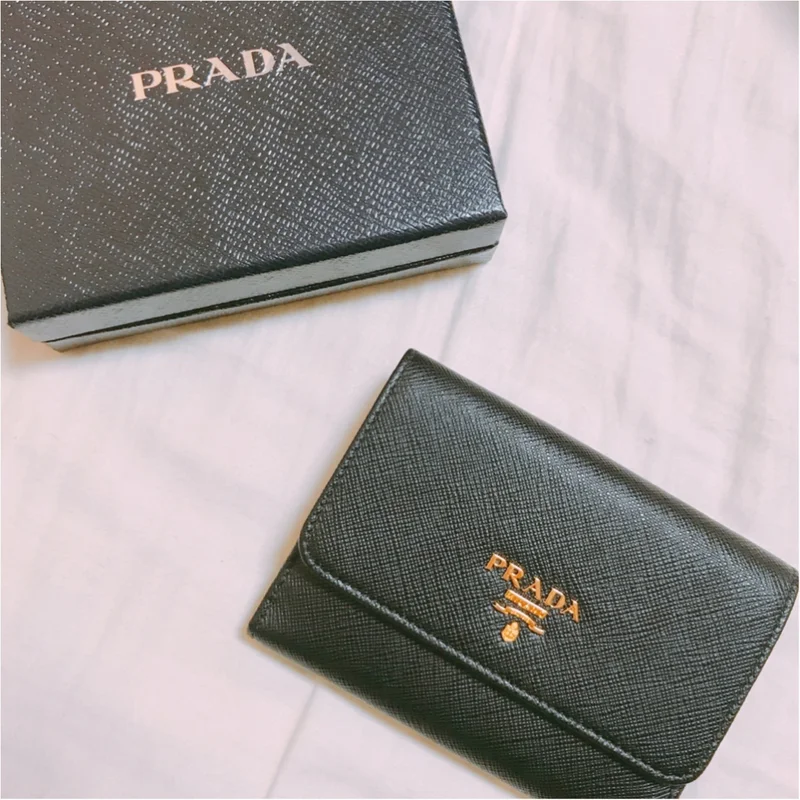 一見シンプル、開けたら可愛い♡【PRADA】で出会った新しいお財布！