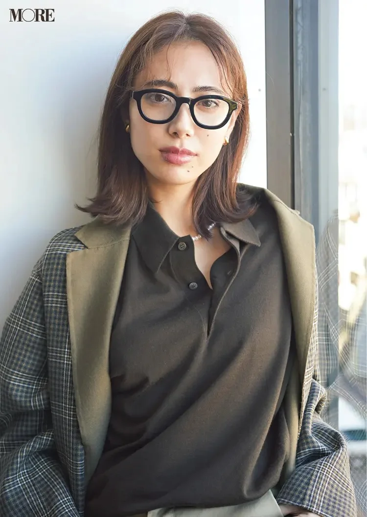 おしゃれなメガネの法則 21年版 女性のためのメガネの選び方 かけ方 季節のコーディネート特集 ファッション コーディネート 代 Daily More