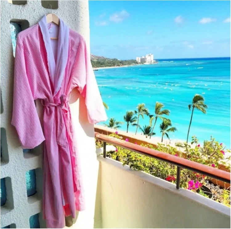 【TRIP】これ着て１日過ごしたい！ハワイで１番のお目立ちホテルはバスローブまで激可愛だった♡