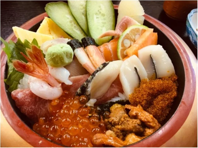 北海道といえば！！やっぱり【海鮮丼】が美味しいですよ！
