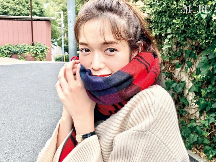 佐藤栞里がマフラーであざと可愛い女子に！ 萌え萌えショットをお届け【モデルのオフショット】