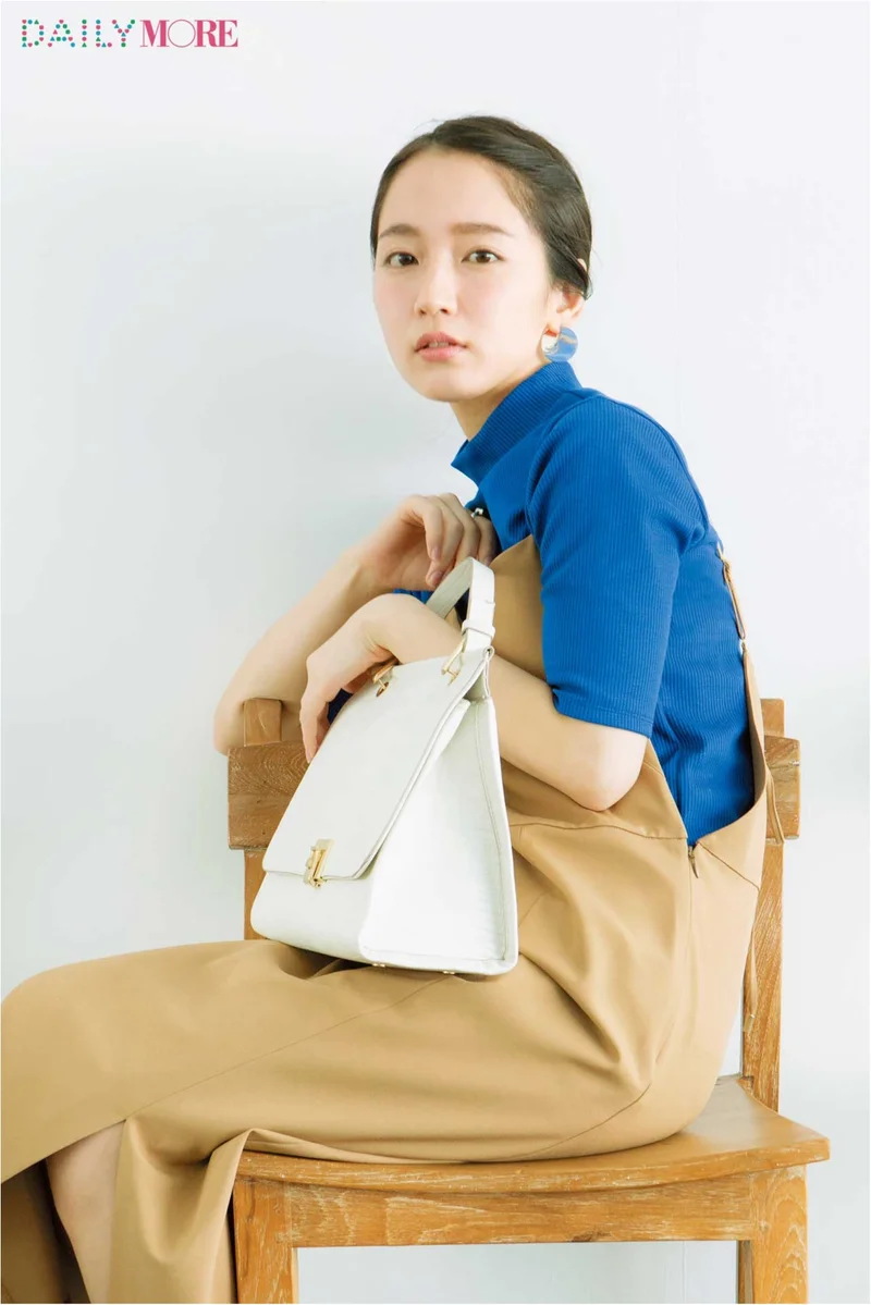 ドラマ「カルテット」でも話題！　今最も旬な女優、吉岡里帆さんの私物大公開☆　”バッグの中身のおこだわりを見せて！”