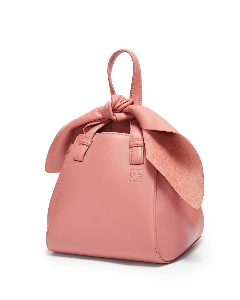 20代で買う名品アイテム　ロエベのうさぎコレクション　ハンモックシリーズのピンクバッグ