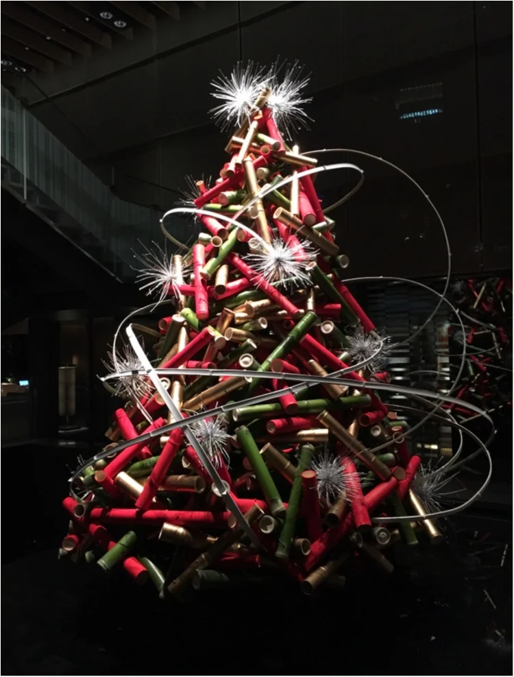 【クリスマスまであと4日！】クリスマスツリーでカウントダウン☆ 暗闇に浮かぶ竹のツリー@ザ・キャピトルホテル東急
