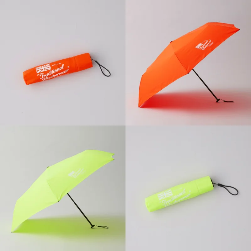 『トラディショナル ウェザーウェア』ネオンカラーの折りたたみ傘の画像