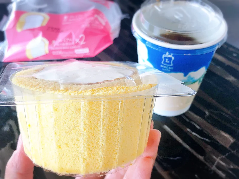 【毎月5〜6日限定】ローソンにGO！Uchi Cafeシリーズのロールケーキが2倍の厚さで、クリームも幸せもたっぷり( ´ ▽ ` )