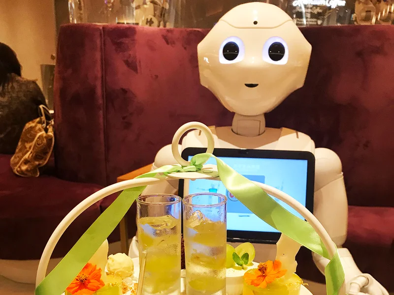 【渋谷】店員はロボット！ペッパー君との相席が楽しすぎる《Pepper PARLOR》