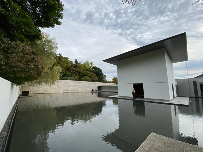 鈴木大拙館の水鏡の庭