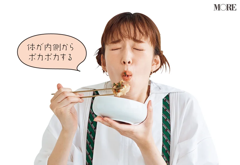 佐藤栞里が神奈川県のおすすめお取り寄せグルメ「野毛とりとん」のタッカンマリを食べている様子