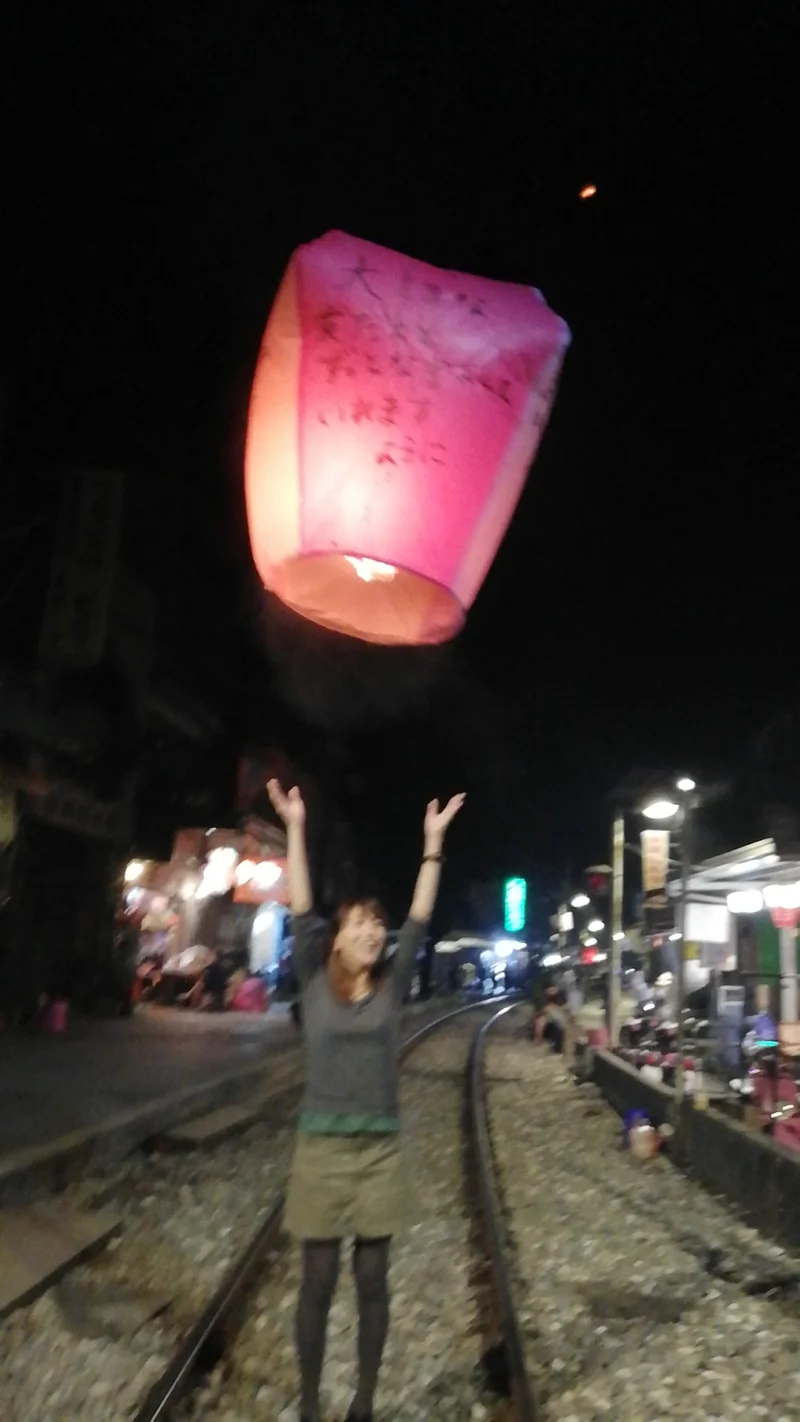 【台湾・十分】願いごとを空の神様へ届ける天燈あげを体験してきました。