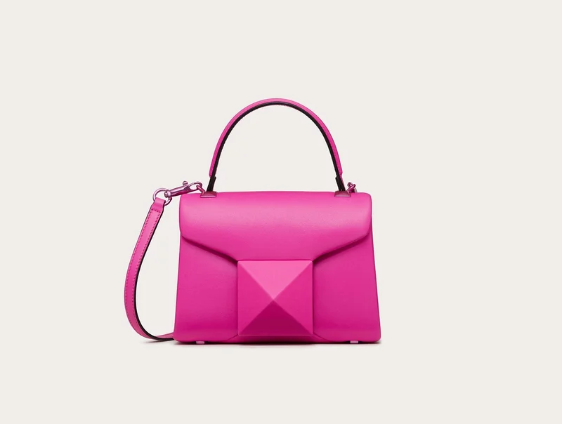 20代で買うべき名品　ヴァレンティノ　ワンスタッズのバッグ　ピンク