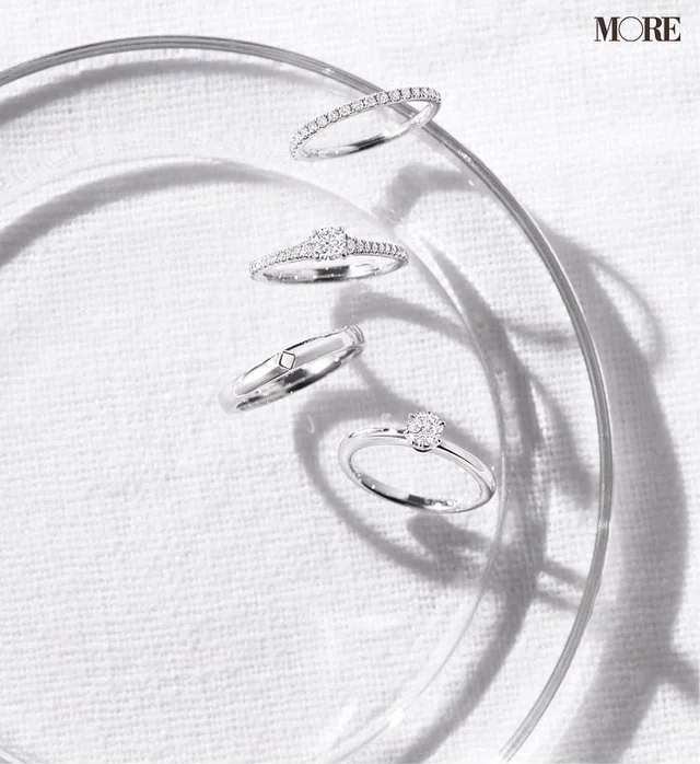 デビアスフォーエバーマークの結婚指輪（上からハーフエタニティリング、プラチナとセンターダイヤモンドのリング、プラチナとダイヤモンドのリング、ソリティアリング