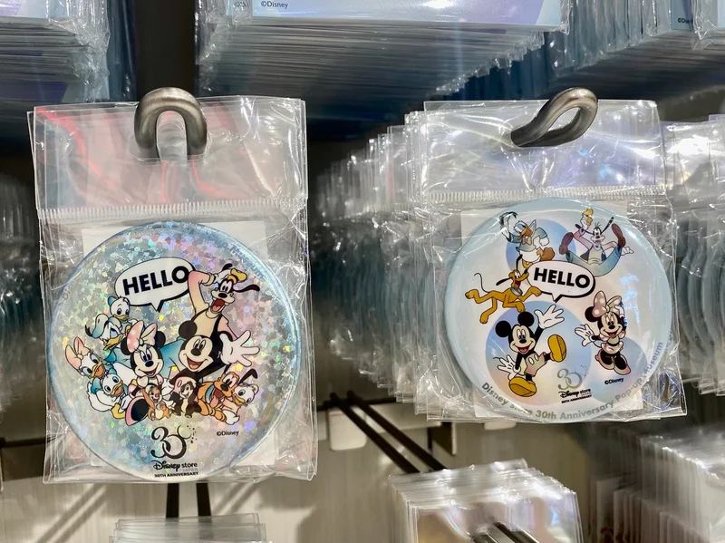 「Disney store 30th Anniversary Pop-up Museum」アイテム：缶バッジ