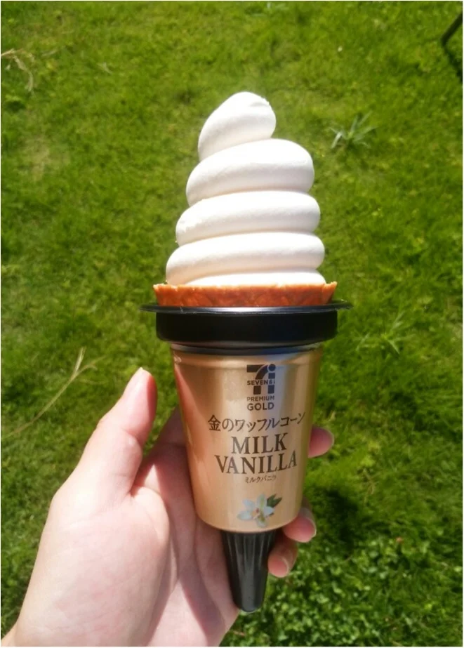 【コンビニアイス】まるで牧場のソフトクリーム！？人気のあのアイス！！金のワッフルコーン