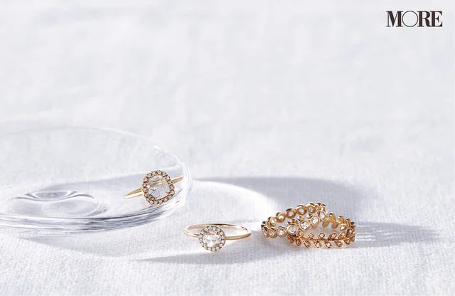 アルティーダウードの結婚指輪（右から草冠のダイヤモンドリング、ローズカットダイヤモンドのリング、ローズカットダイヤモンドの囲みリング、スライスダイヤモンドのリング