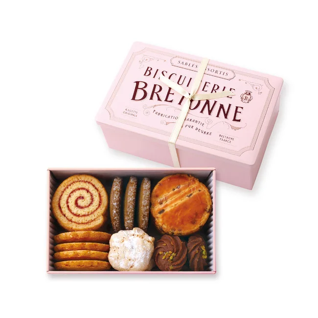 『ビスキュイテリエ ブルトンヌ』のピンクのクッキー缶。ホワイトデー限定。