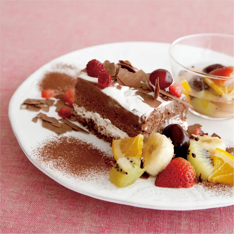 温かいシロップでおいしさアップ！　『アフタヌーンティー』のチョコレートケーキはフルーツたっぷり☆
