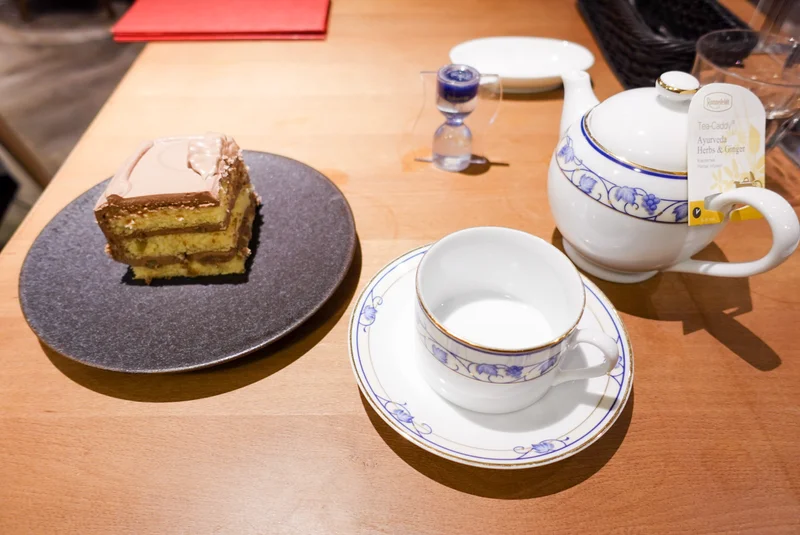 【大阪】マツコデラックスも大好き！？「Tops」カフェで人気のチョコレートケーキを食べてきた★くるみが入っていて甘すぎず美味しい