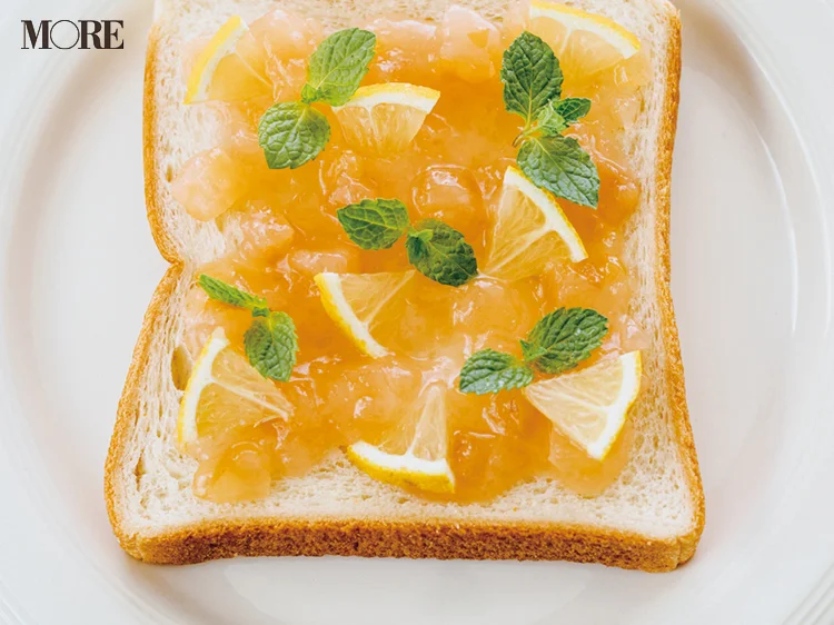 りんごバタージャムで作るSWEETな映えレシピ♡ 食パンに塗って、レモンとミントをのせた簡単アレンジ