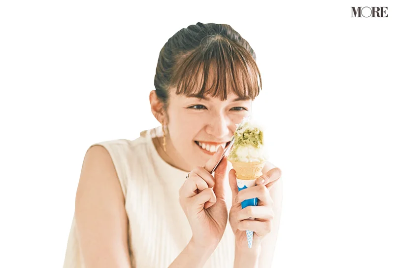 佐藤栞里が長崎県のおすすめお取り寄せグルメ「前田冷菓」のちりんちりんアイスを作っている様子