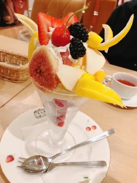 [美味しいフルーツ]果実園リーベル新宿店でパフェ食べてきました！[幸せの味]