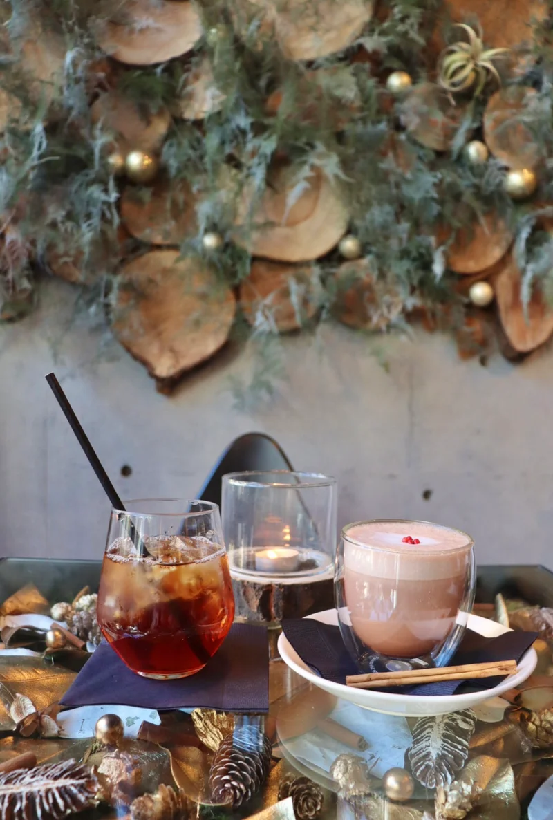 ニコライ・バーグマンカフェの紅茶と冬限定ホットチョコレート