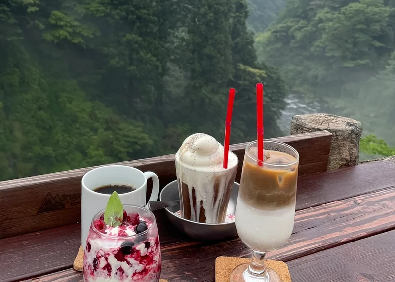 【自家焙煎 Mifujiya coffee】滝の目の前でティータイム