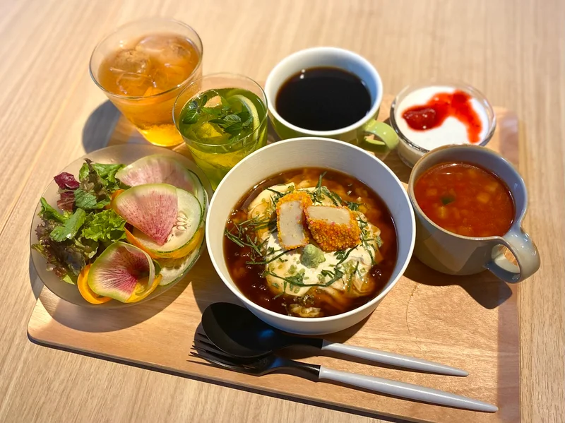 OMO5金沢片町 by 星野リゾート』朝食。「棒茶と生麩」のリゾットがメインのイメージ。