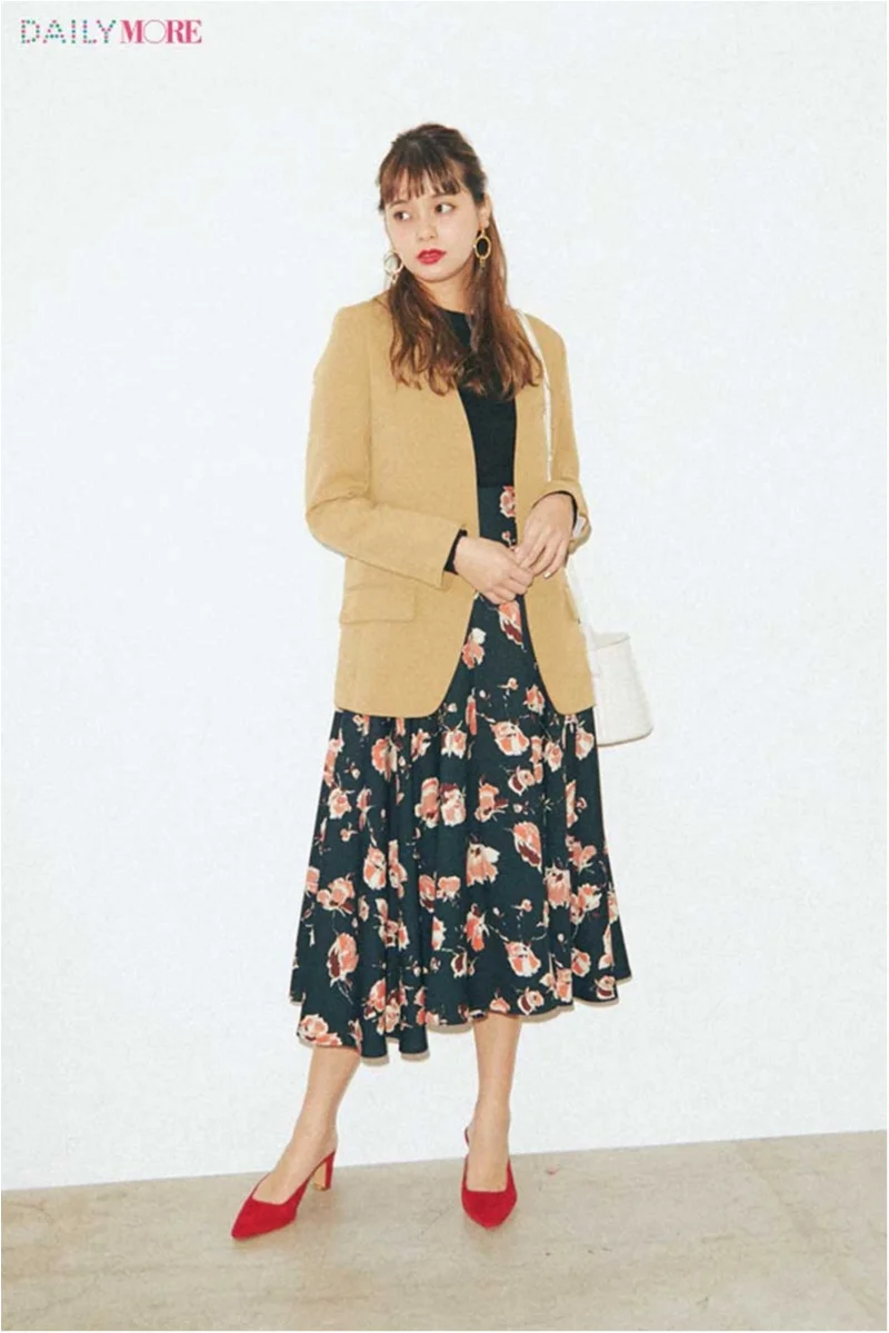 【今日のコーデ／岸本セシル】品のあるベージュのカラーレスで今っぽく。花柄スカートに似合うジャケットみつけた♡
