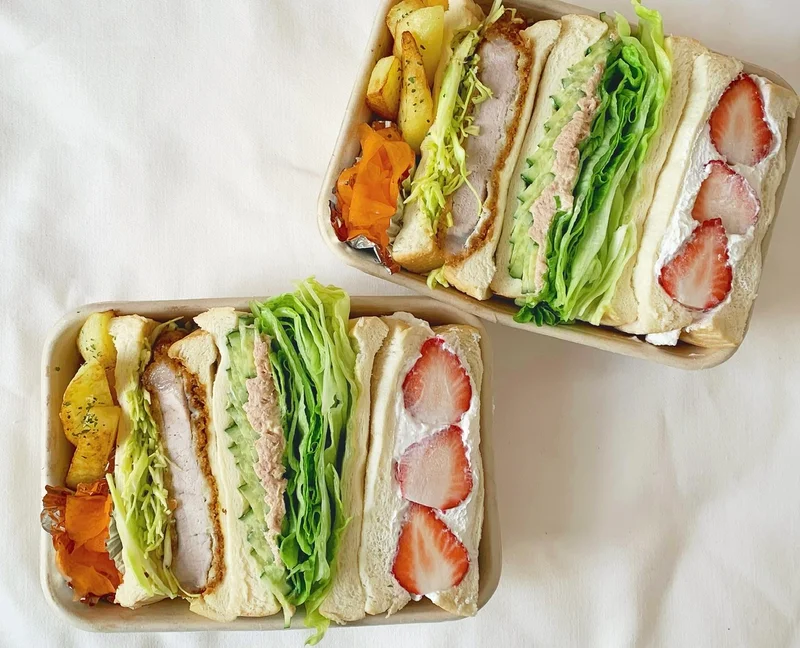 手作りサンドイッチを作ってピクニック