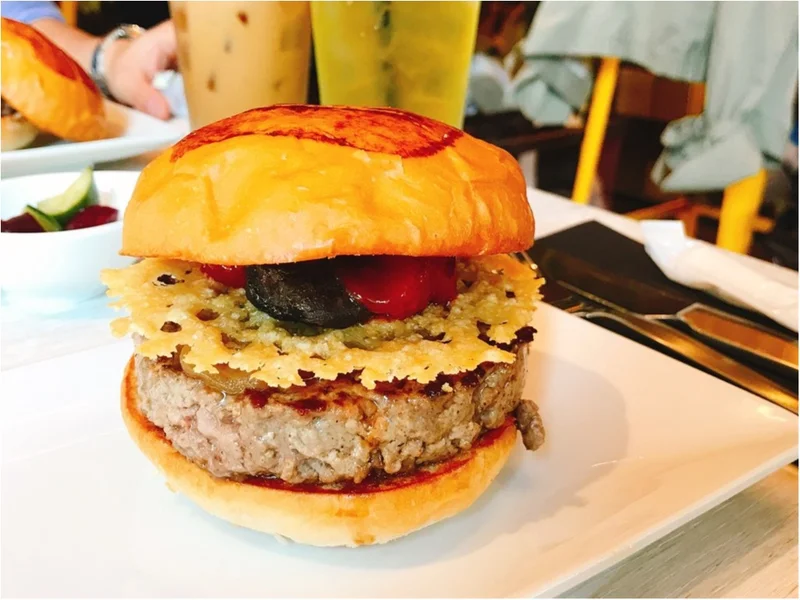 LA発・日本初上陸の人気ハンバーガーレストラン【UMAMI BURGER(ウマミバーガー）】で旨味がつまった絶品バーガーを堪能♡