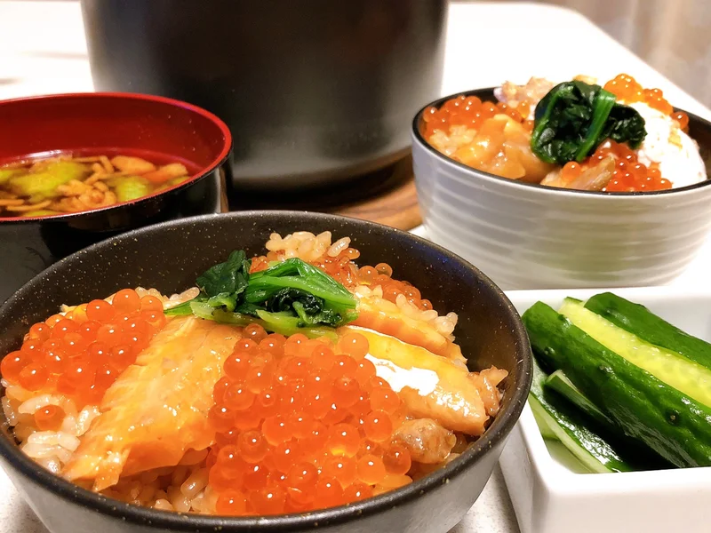 【簡単贅沢レシピ】お家で簡単に♩鮭といくらの親子炊き込みご飯( ´ ▽ ` )