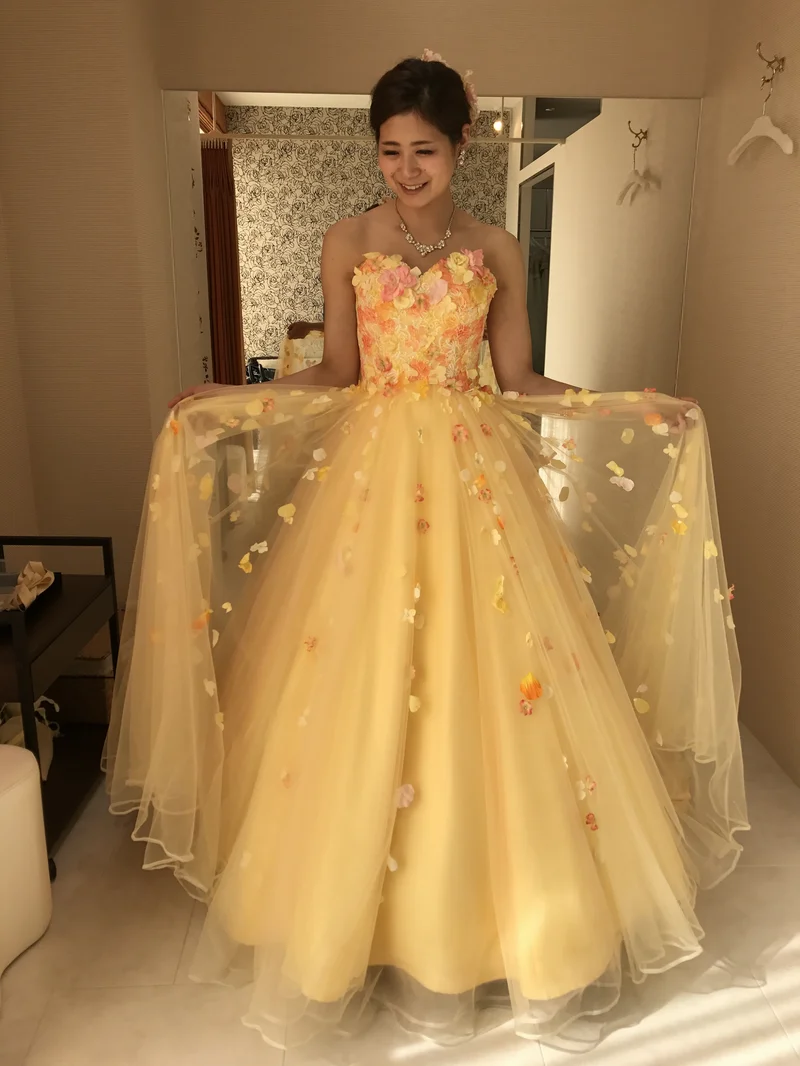 春の挙式にぴったりな春色カラーのドレス♡の画像_1
