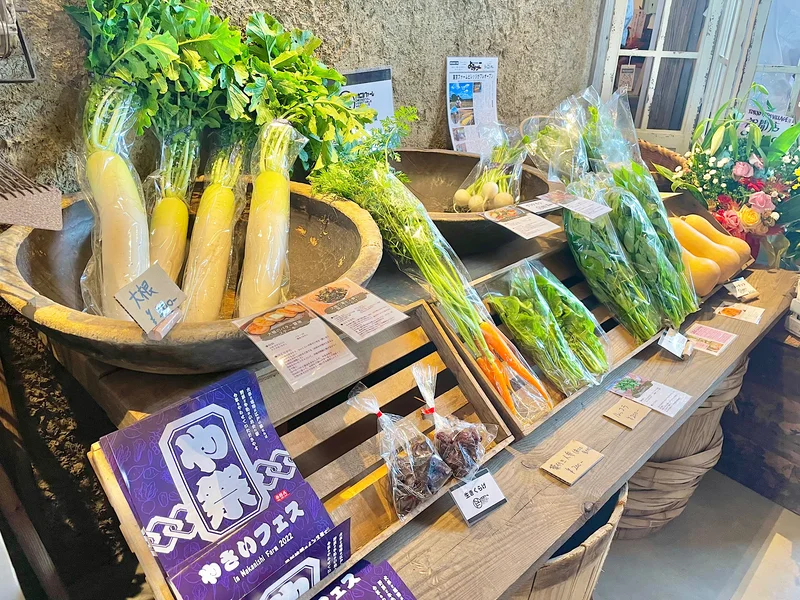 東京・八王子 磯沼ミルクファームにオープンした“TOKYO FARM VILLAGE”の中西ファーム野菜販売コーナー