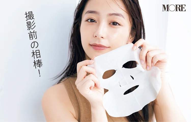 コスメデコルテ　ホワイトロジスト ブライトニング マスクを使用する宇垣さん