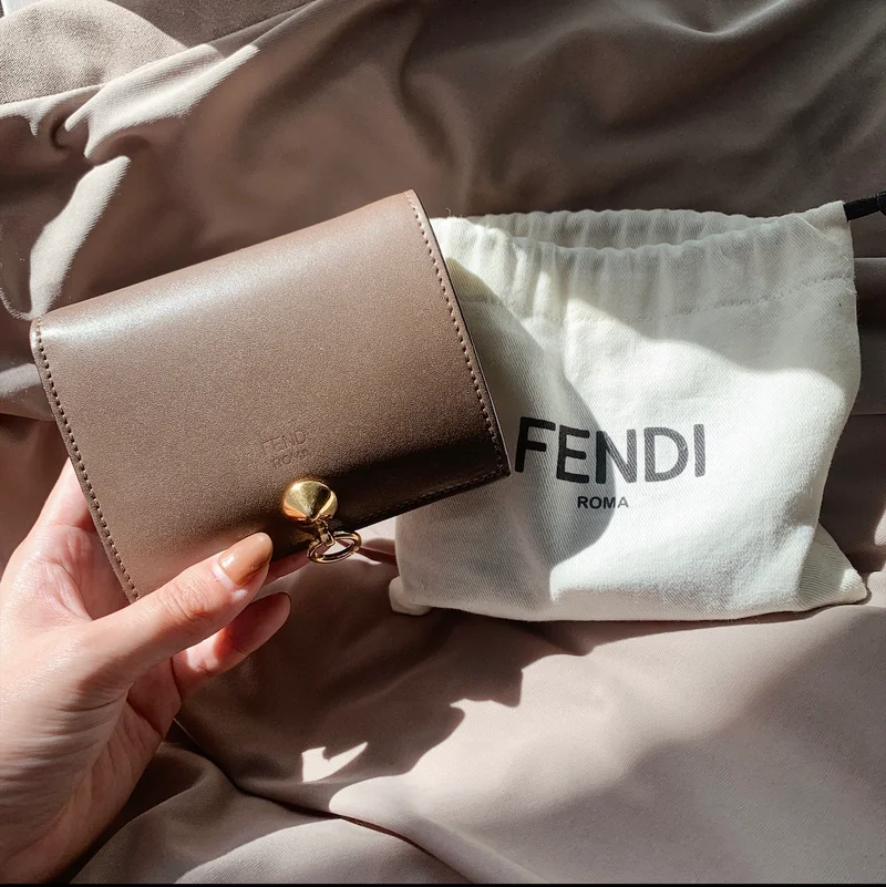 【20代女子の愛用財布】大人女子必見のシンプルなお財布♪【FENDI】