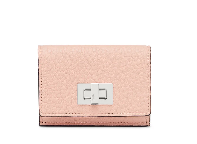 フェンディの新作ピンクの財布　一粒万倍日