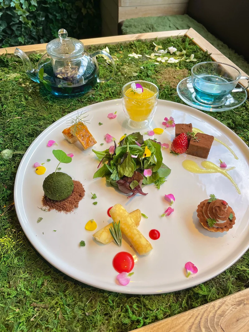 埼玉・熊谷《おふろcafe ハレニワの湯》の花やハーブを摘む体験型アフタヌーンティー《食べるフラワーガーデン》