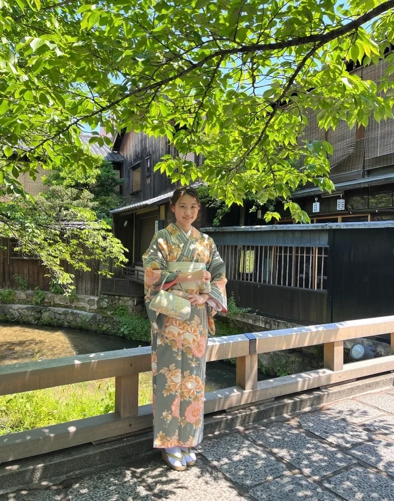 京都の祇園、【白川通り】で着物の写真を撮りました。風情ある場所で、記念になる写真が撮れました。